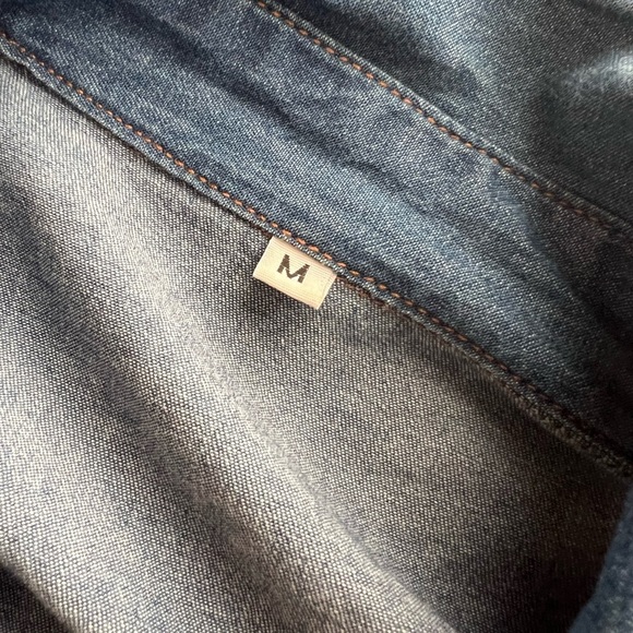 Zara sz M, light denim colored button-down, cropped blouse. - Picture 5 of 14